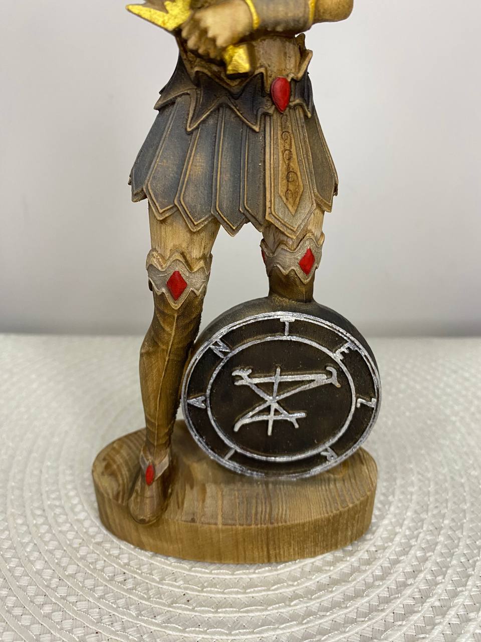 Terzian Wooden Warrior Queen Statue – Dark Fantasy Gothic Figurine Mythical Home Decor