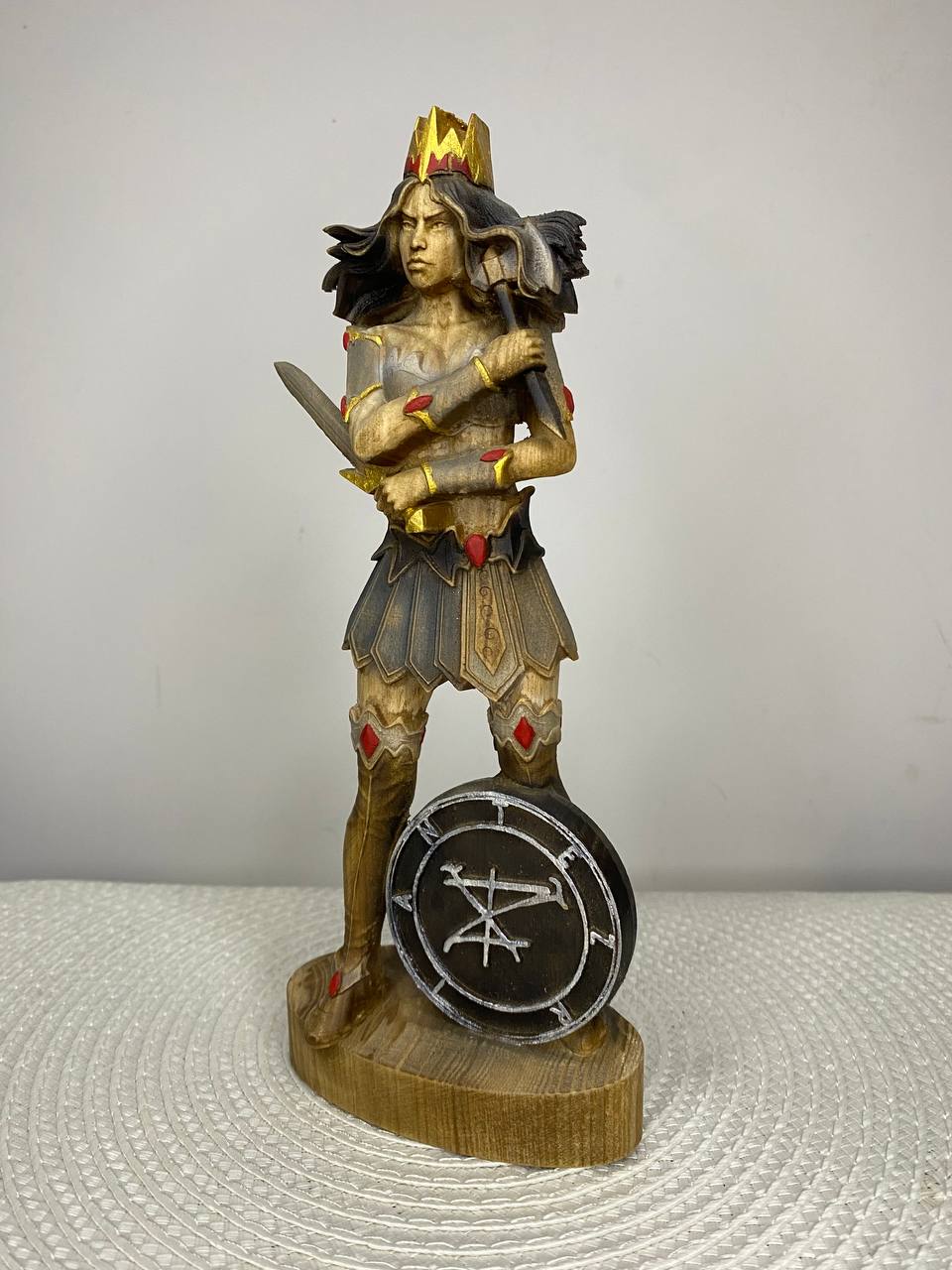 Terzian Wooden Warrior Queen Statue – Dark Fantasy Gothic Figurine Mythical Home Decor