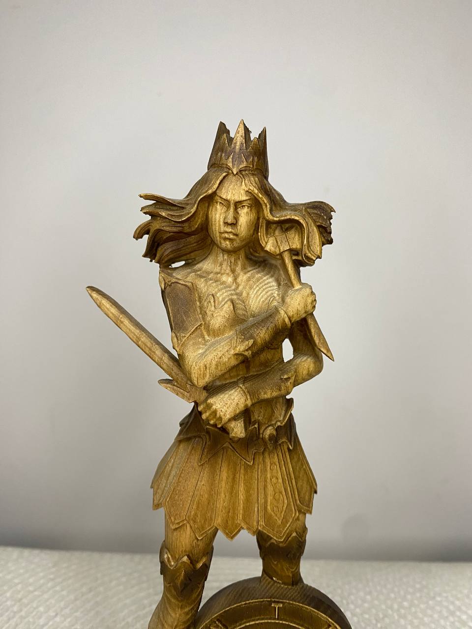 Terzian Wooden Warrior Queen Statue – Dark Fantasy Gothic Figurine Mythical Home Decor