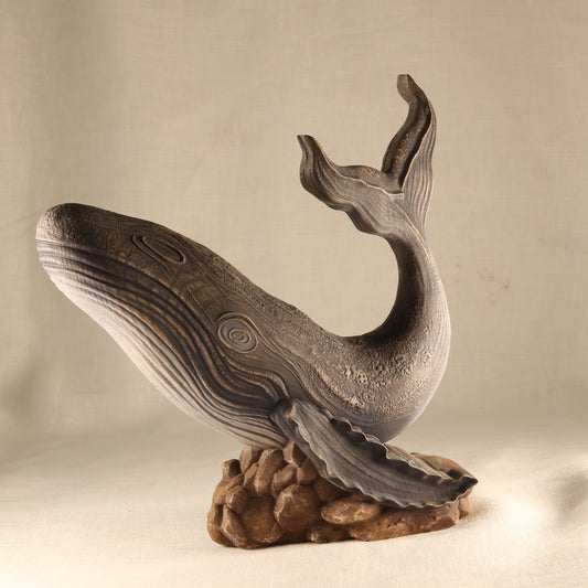 Handcrafted Wooden Whale Sculpture - Capturing the Grace and Magnificence of the Ocean