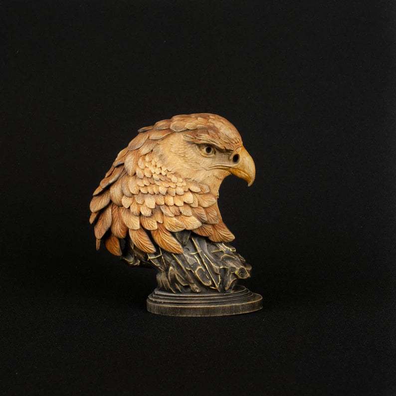 Maori Eagle: Intricately Carved Wooden Symbol