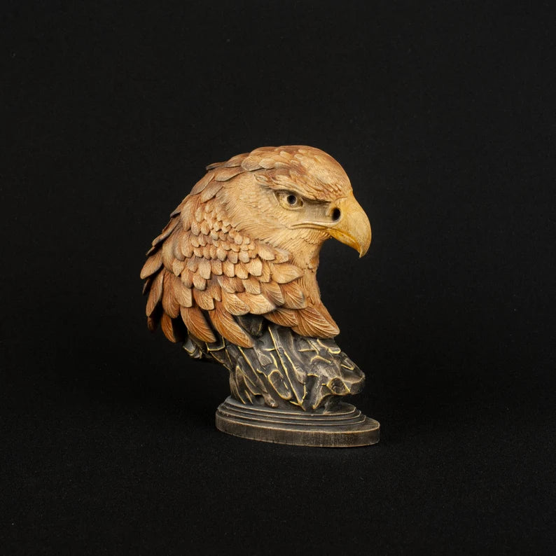 Maori Eagle: Intricately Carved Wooden Symbol