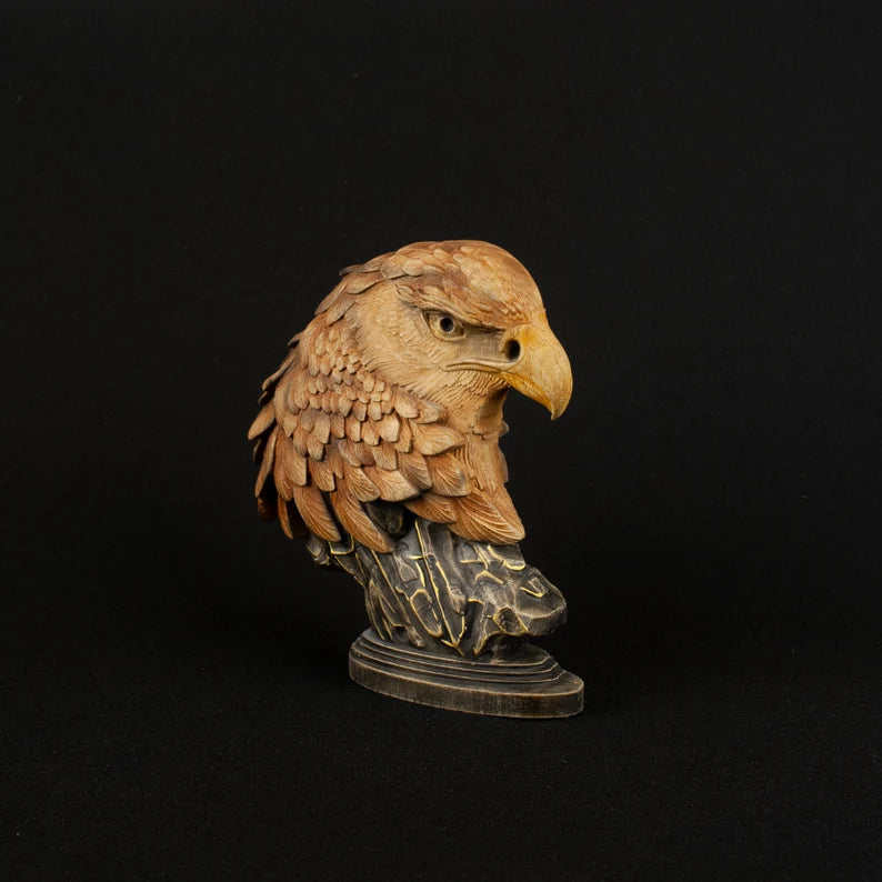 Maori Eagle: Intricately Carved Wooden Symbol