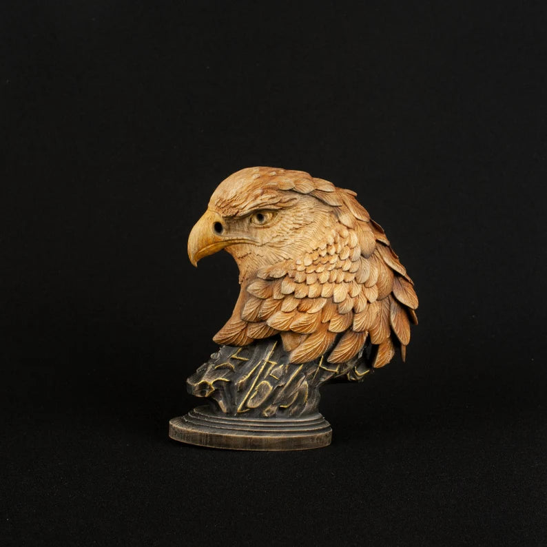 Maori Eagle: Intricately Carved Wooden Symbol