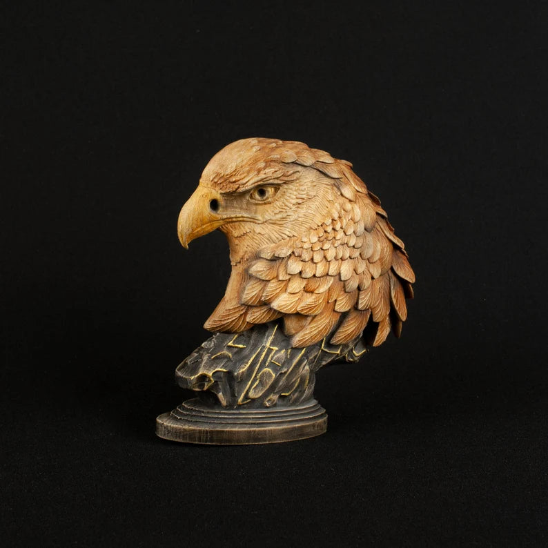 Maori Eagle: Intricately Carved Wooden Symbol