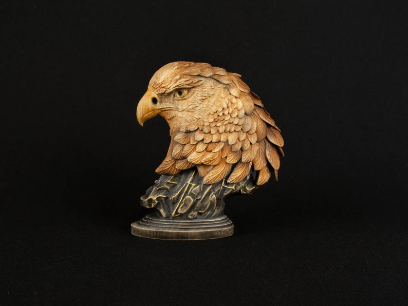 Maori Eagle: Intricately Carved Wooden Symbol