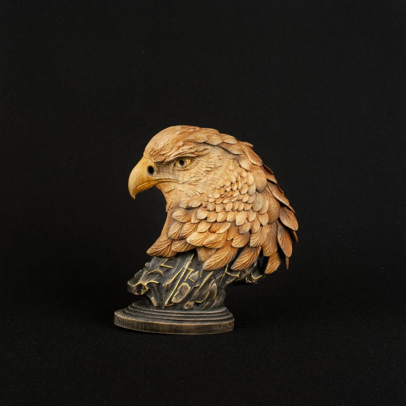 Maori Eagle: Intricately Carved Wooden Symbol