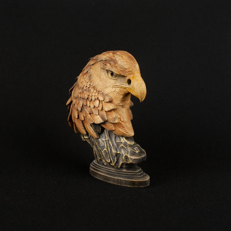 Maori Eagle: Intricately Carved Wooden Symbol
