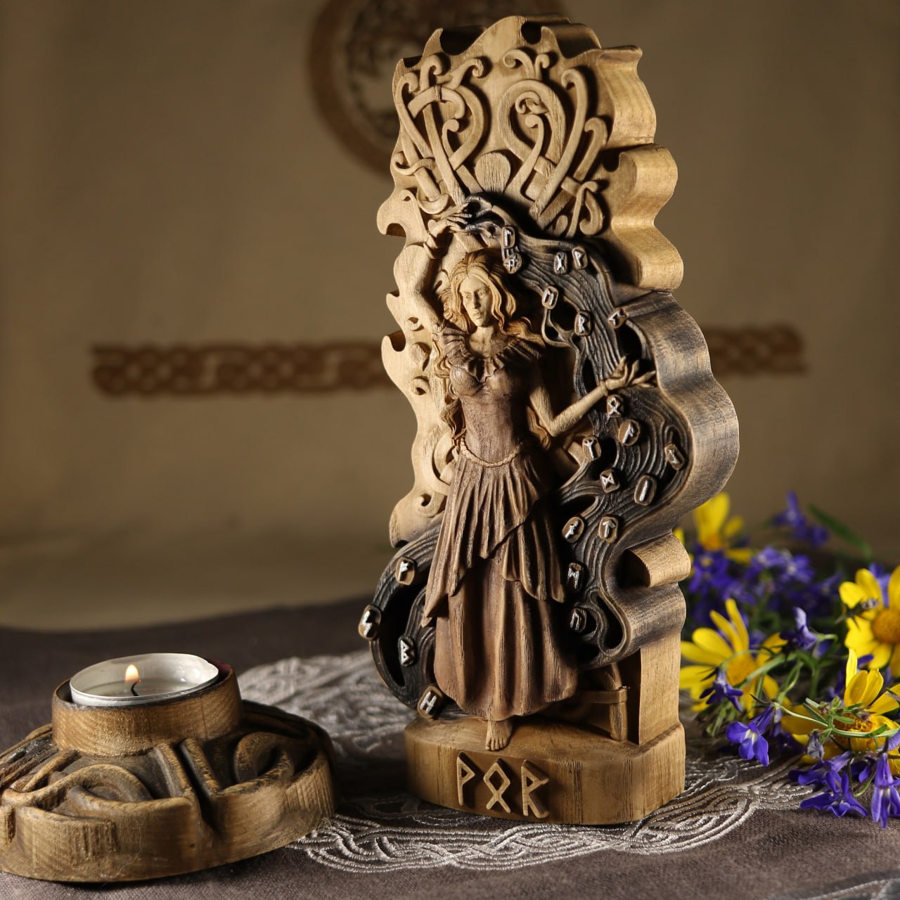 Vör Wooden Statue - A Sacred Symbol of Wisdom for Your Asatru Altar