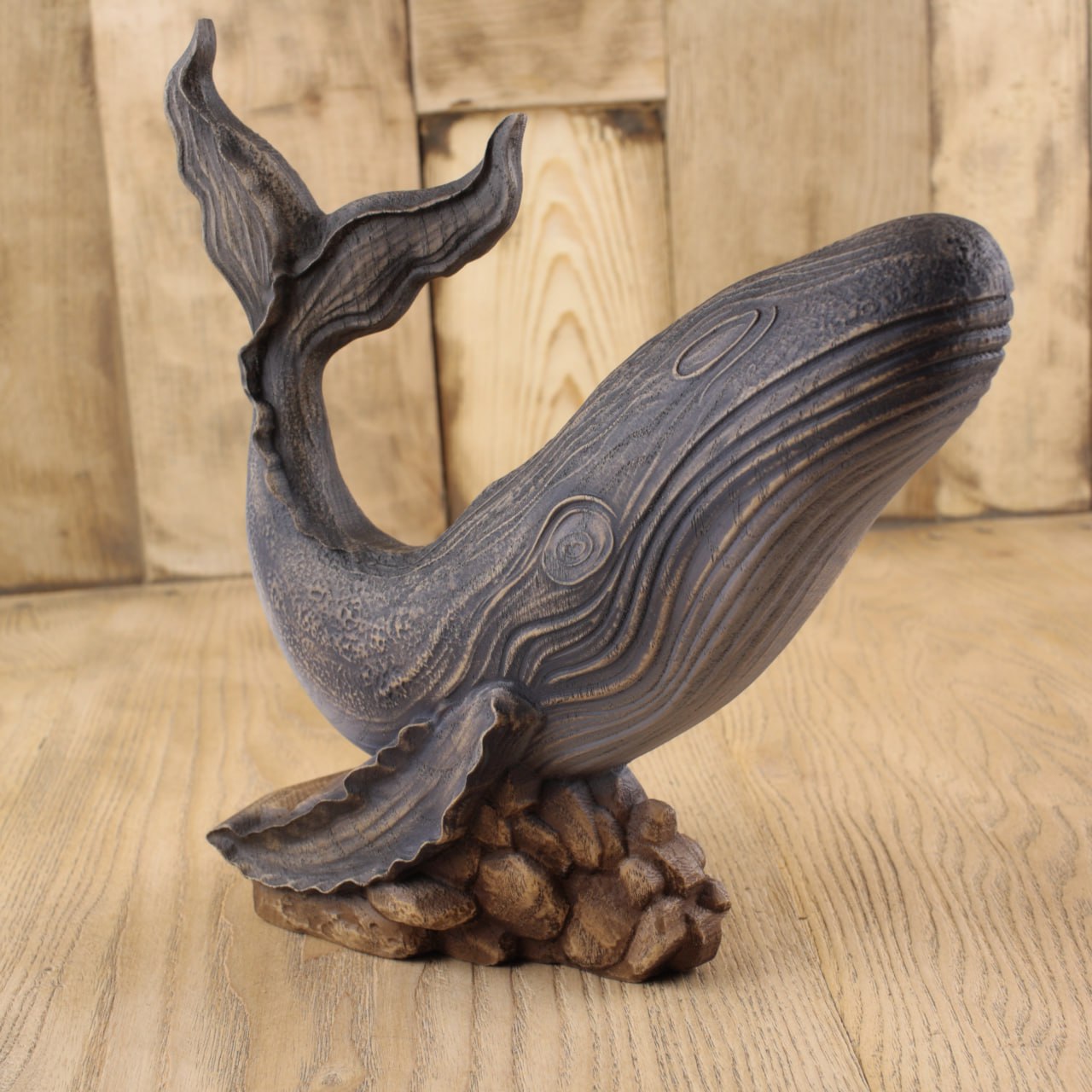 Handcrafted Wooden Whale Sculpture - Capturing the Grace and Magnificence of the Ocean
