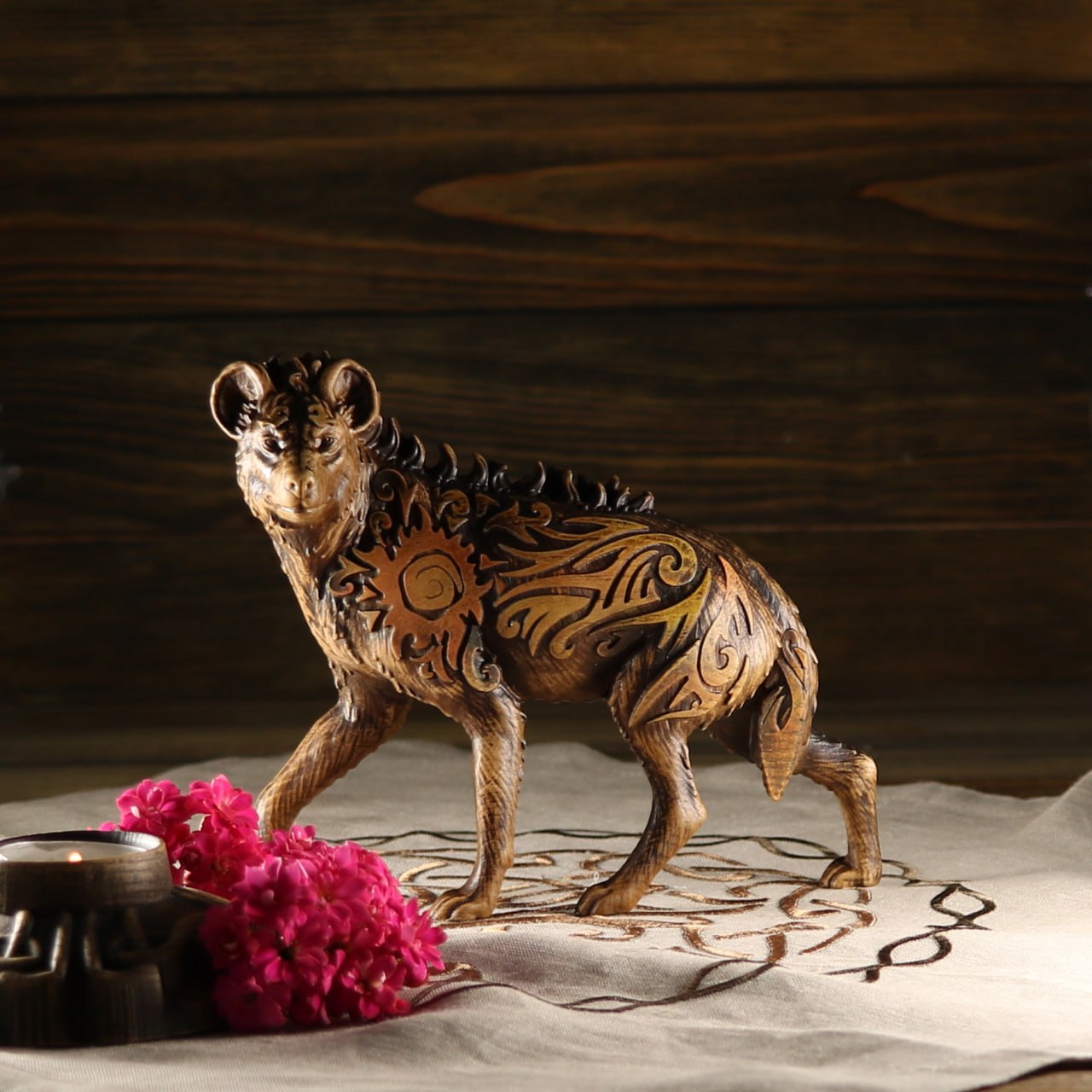 Hyena figurine Hyena African animals Animal totem African wild dog African wood carved Dog statue Dog room décor Dog gifts Animal décor art