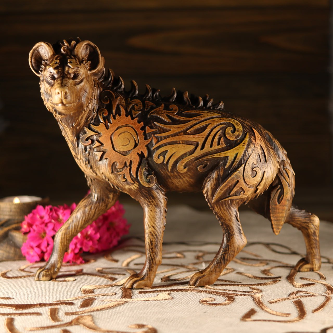 Hyena figurine Hyena African animals Animal totem African wild dog African wood carved Dog statue Dog room décor Dog gifts Animal décor art