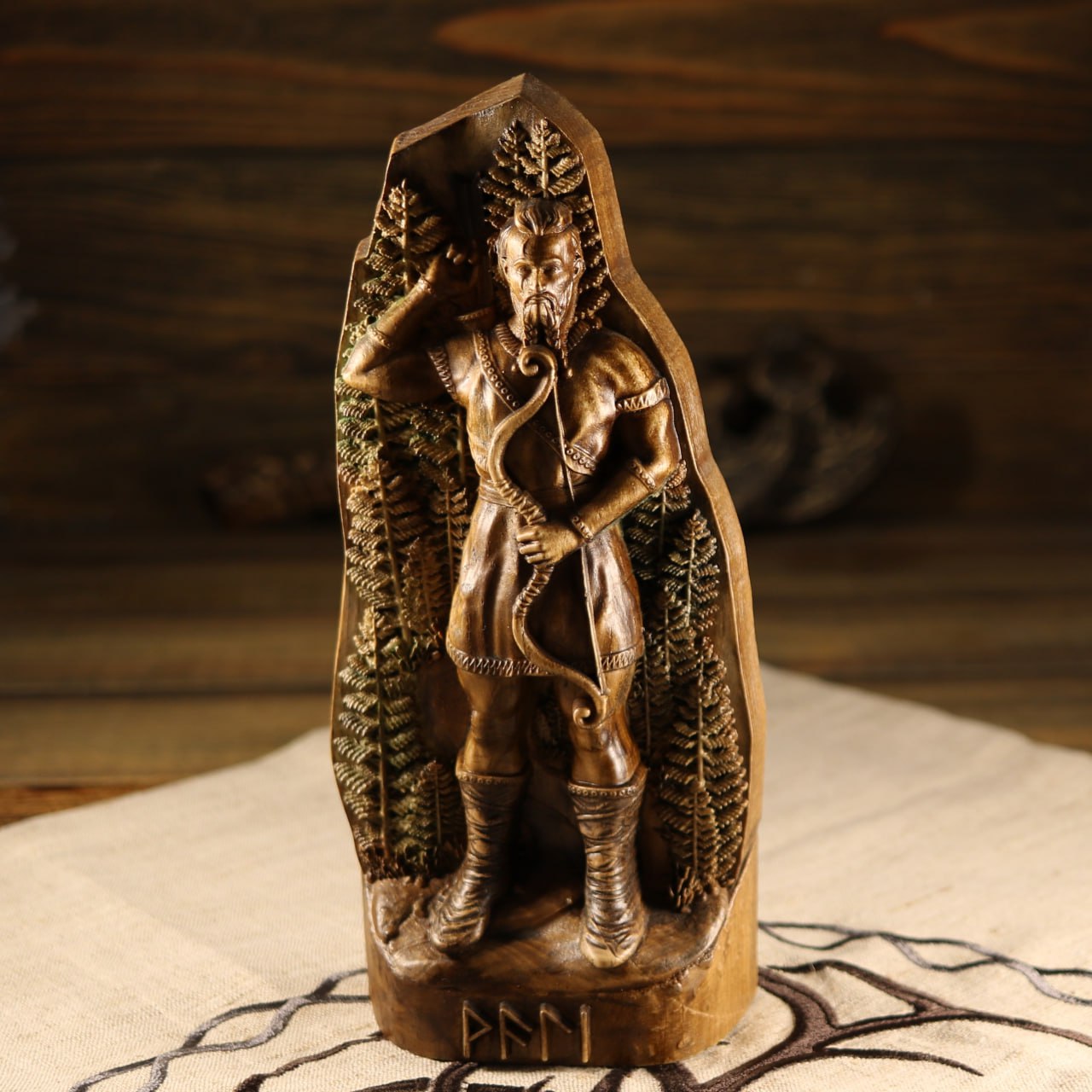 Vali, Hand-carved statue, Wooden statue