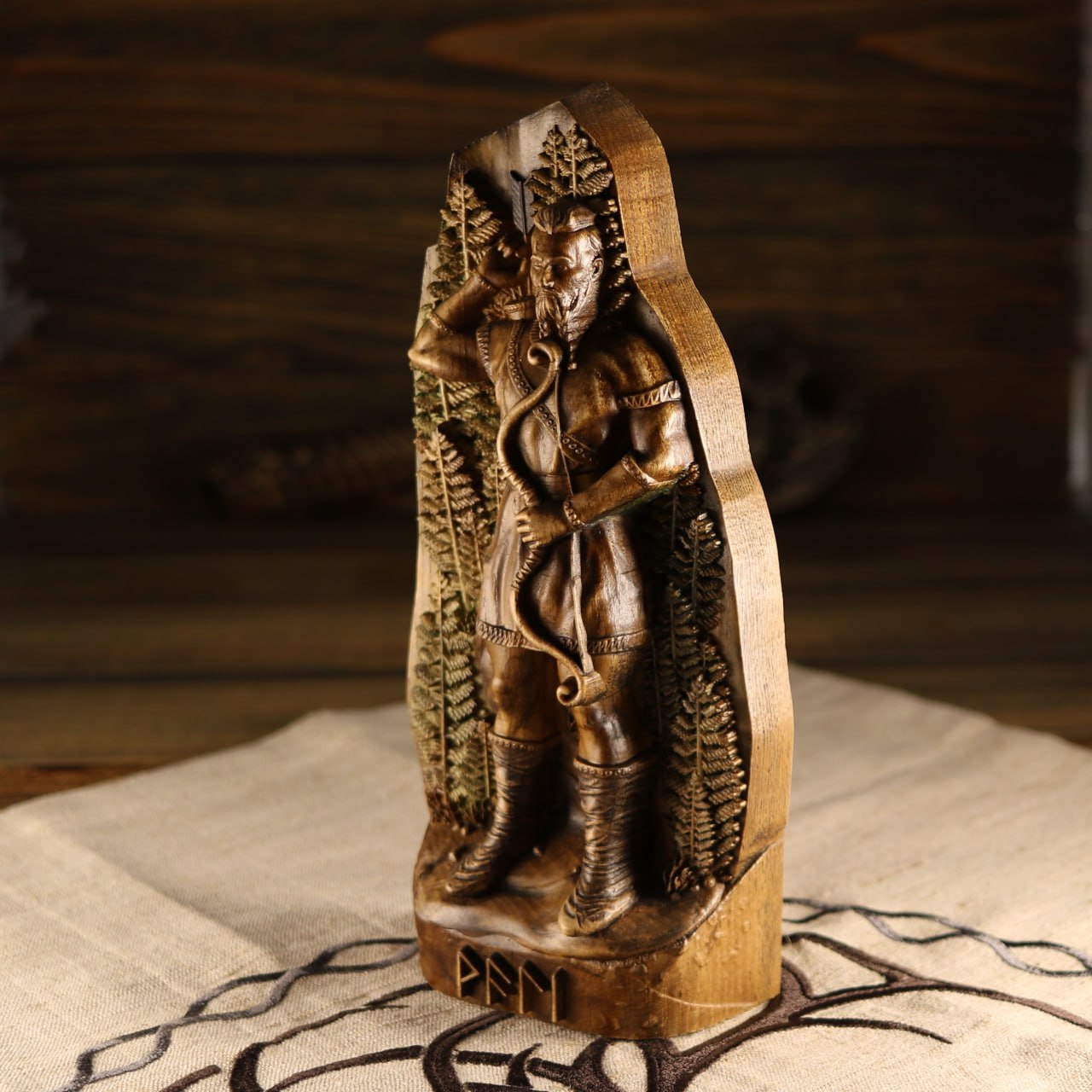 Vali, Hand-carved statue, Wooden statue