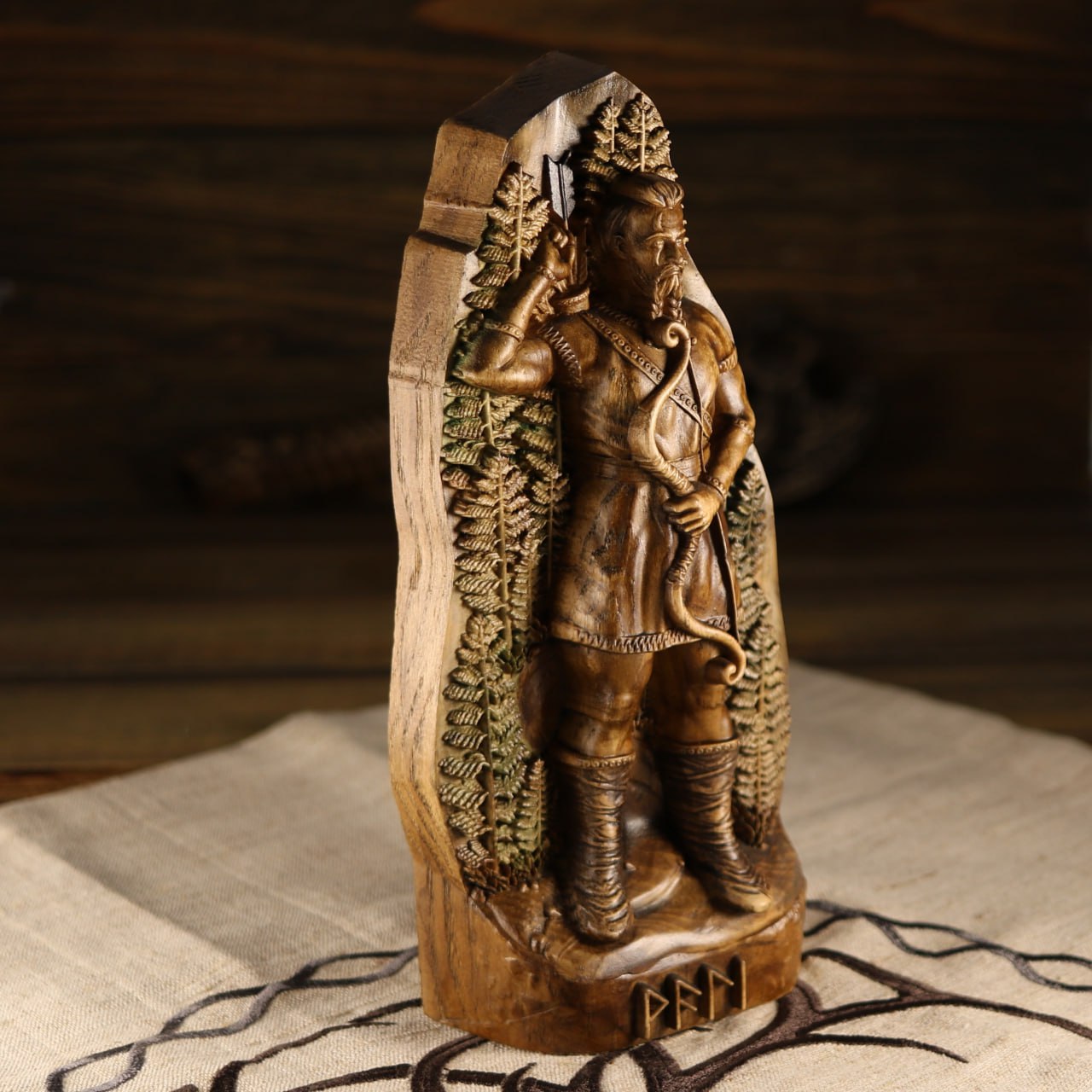 Vali, Hand-carved statue, Wooden statue