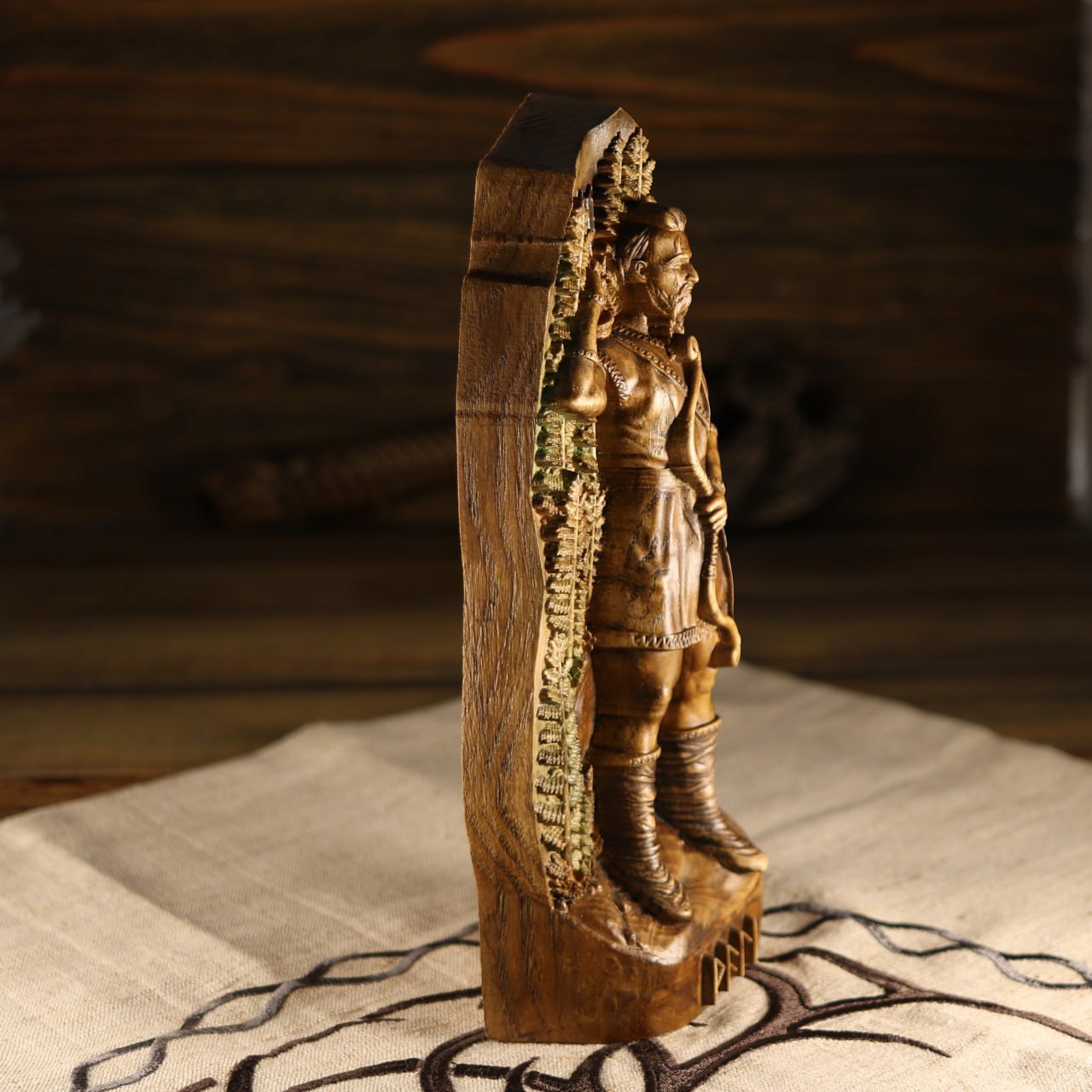 Vali, Hand-carved statue, Wooden statue