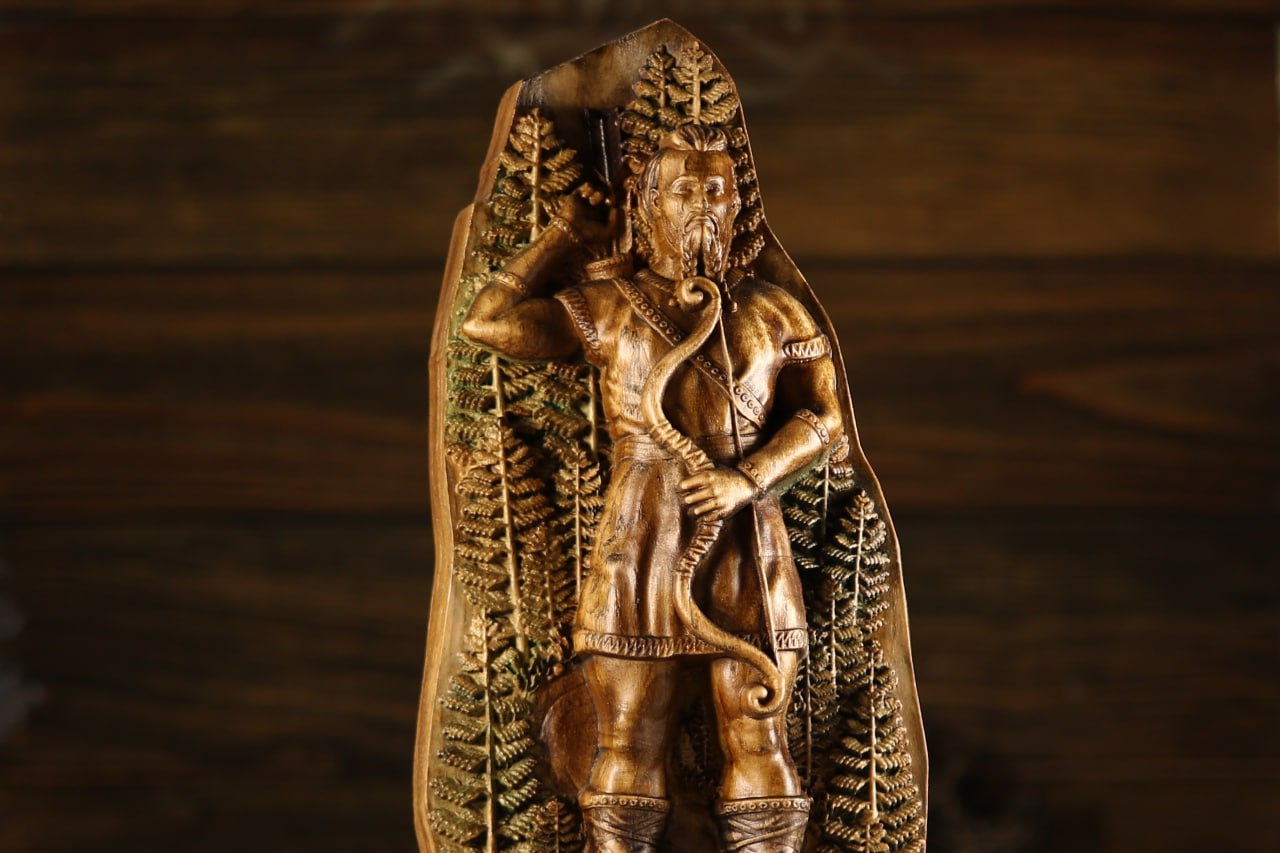 Vali, Hand-carved statue, Wooden statue