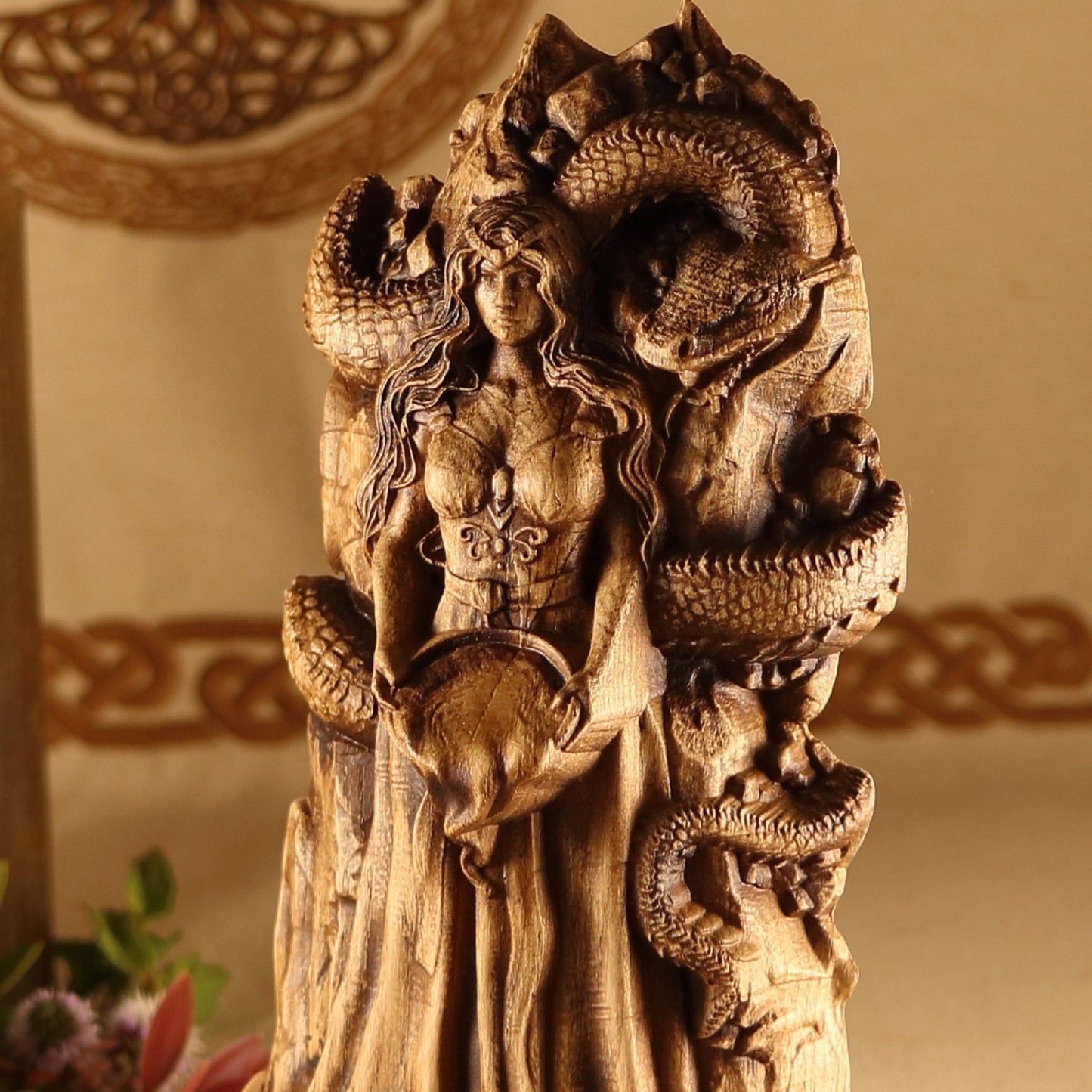 Sigyn, Wood carving Wood sculptur