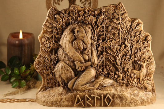 Artio, Goddess statue altar, wooden statue