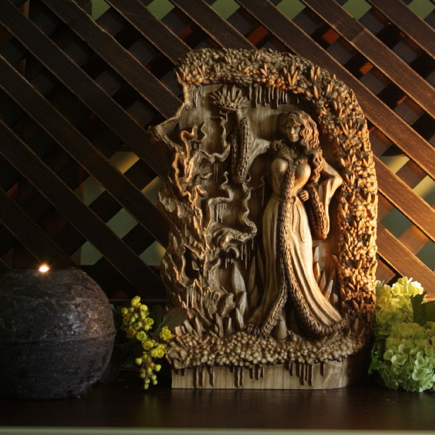 Maiden mother crone, Wood carving, wooden statue