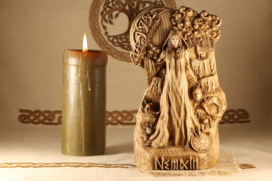 Nemain, Irish gods, Wooden statue