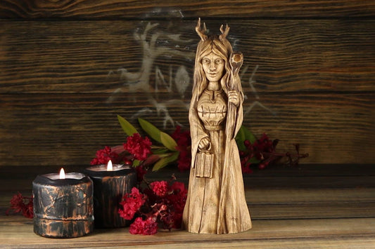 Elen, Celtic Goddess, Wood Carving