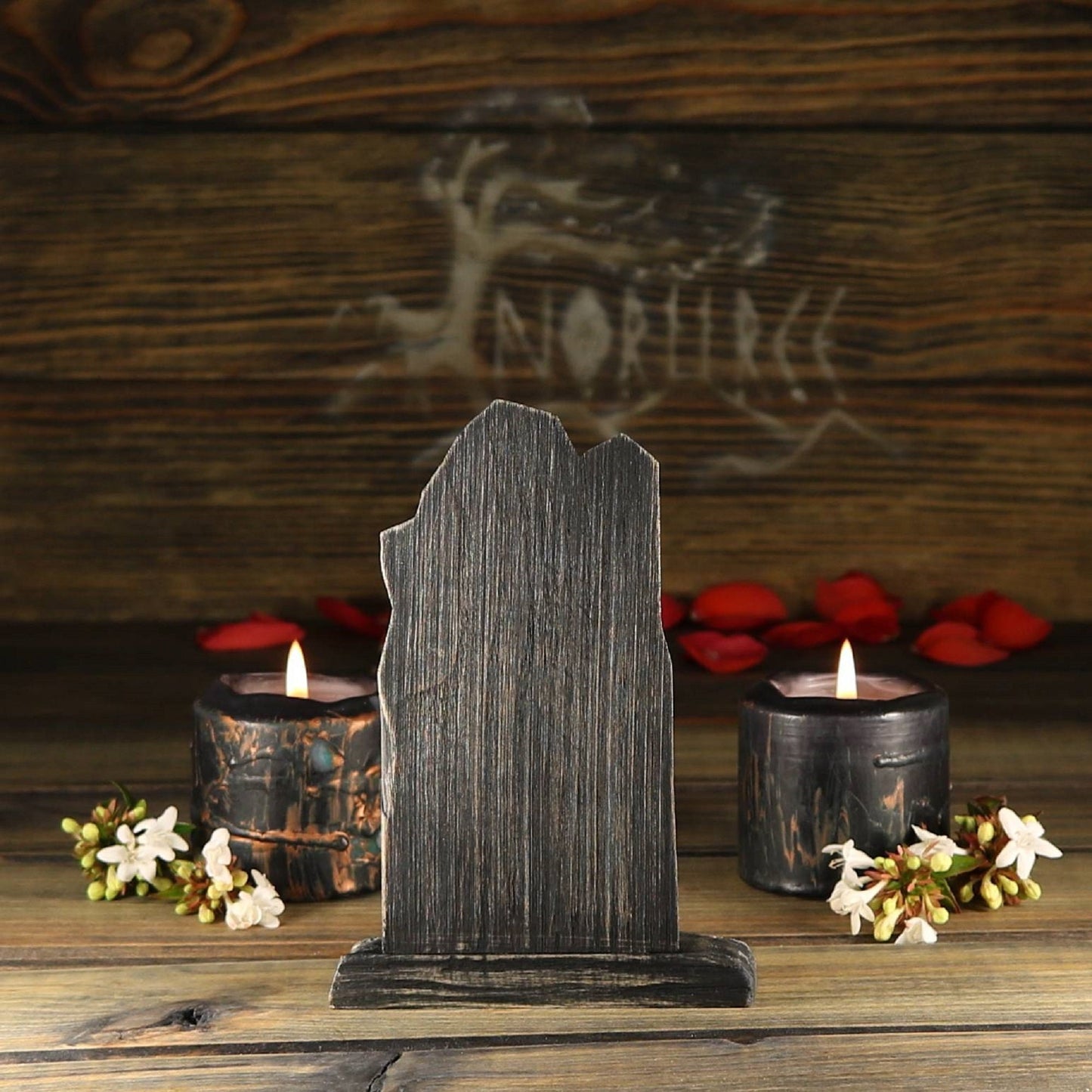 Morrigan, wooden statue