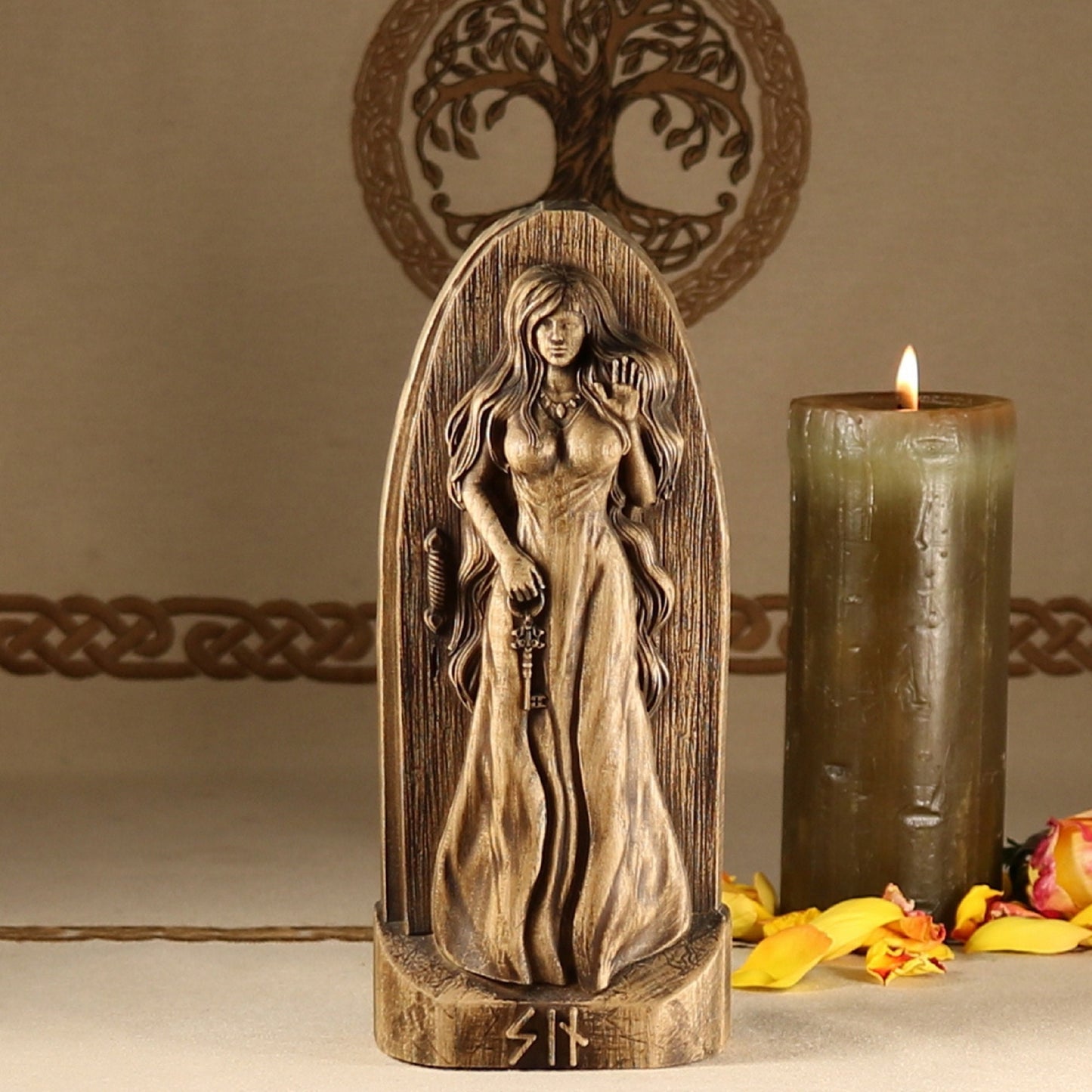 Syn, Norse goddess, Wooden statue