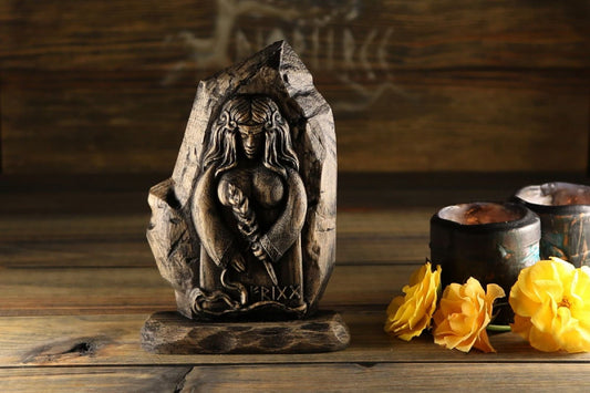 Frigg statue, Wood carving, Pagan goddess statue mini altar