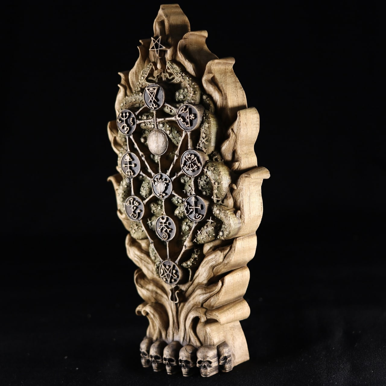 Qliphoth, The tree of knowledge, The tree of death, wooden statue