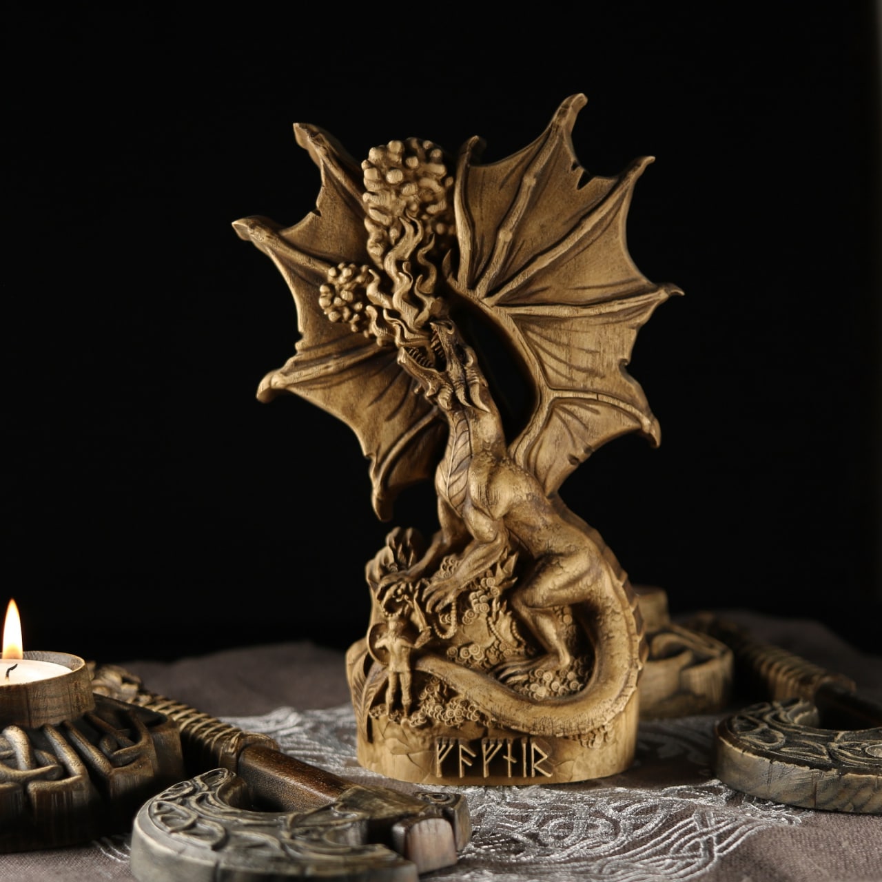 Fafnir Viking dragon, Norse pagan gods, Wooden wood carving